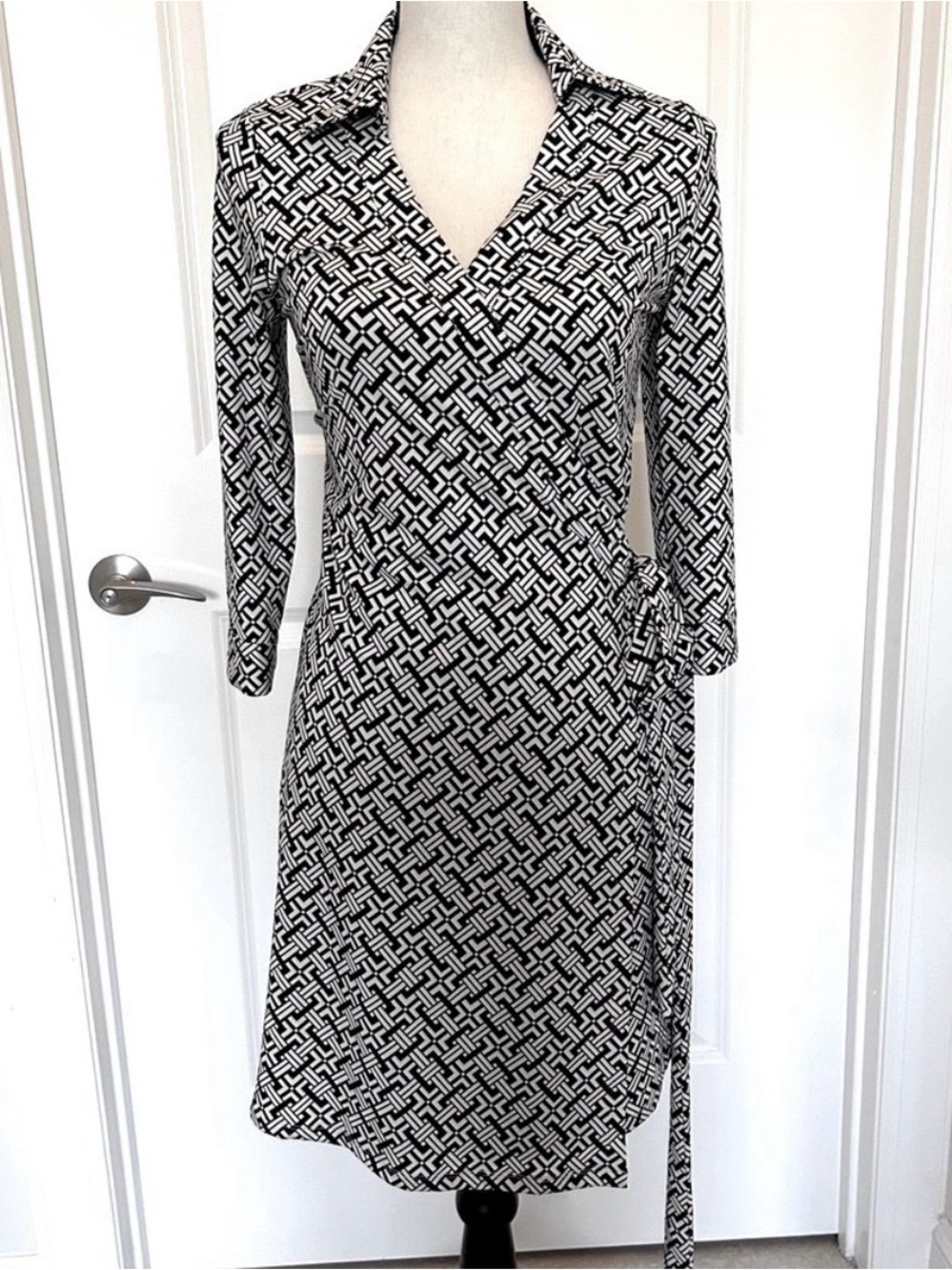 JB by Julie Brown Black & White Geometric Wrap Midi Dress
